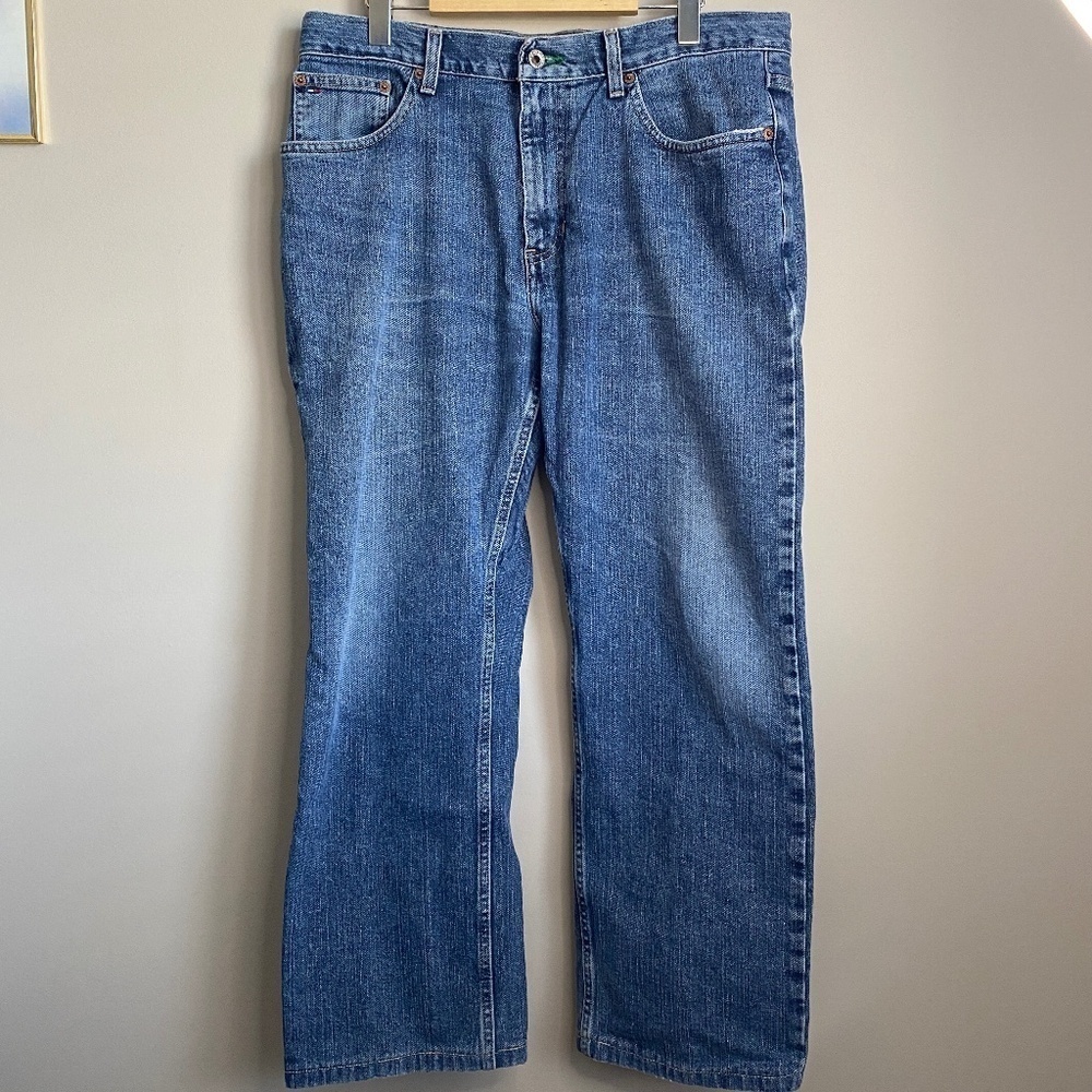 Tommy Hilfiger Men's Freedom Fit Standard Wash‎ Jeans